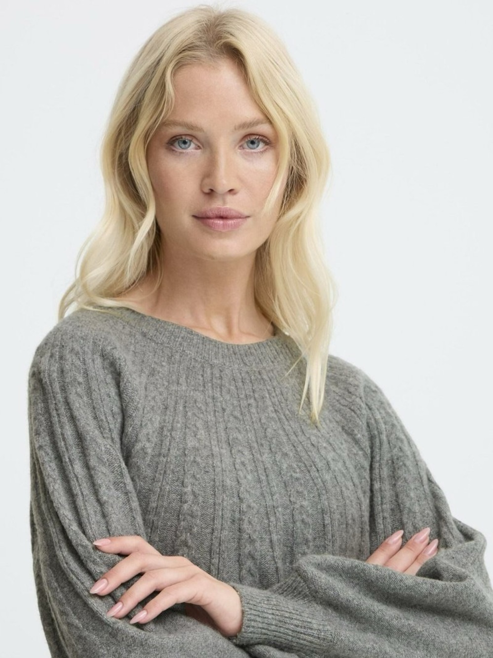 NWT B. Young Cable Knit Crewneck Sweater - Gray Ultra Soft Size Small